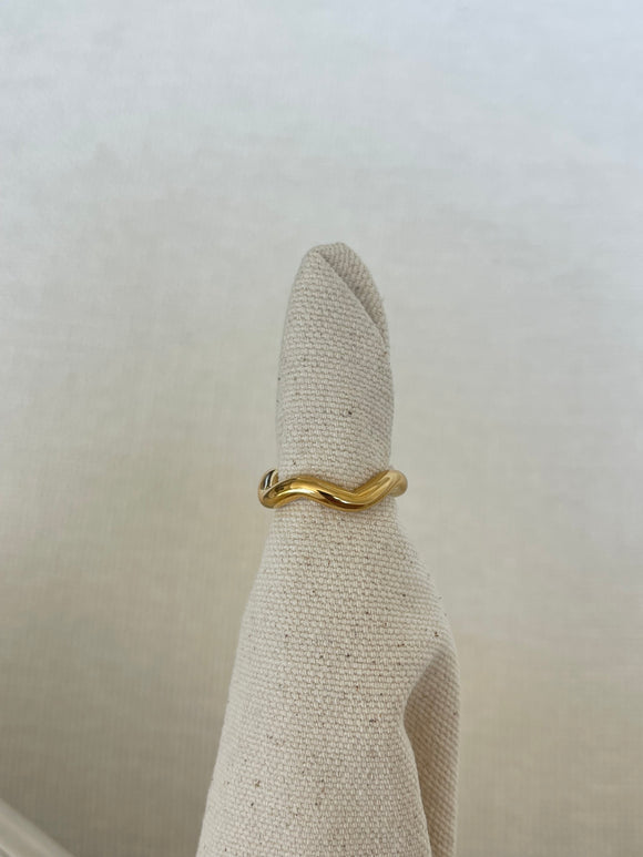 Wavy Ring Band
